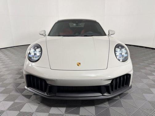 2026 Porsche 911 Carrera 4 GTS