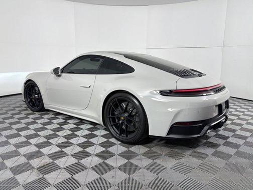 2026 Porsche 911 Carrera 4 GTS