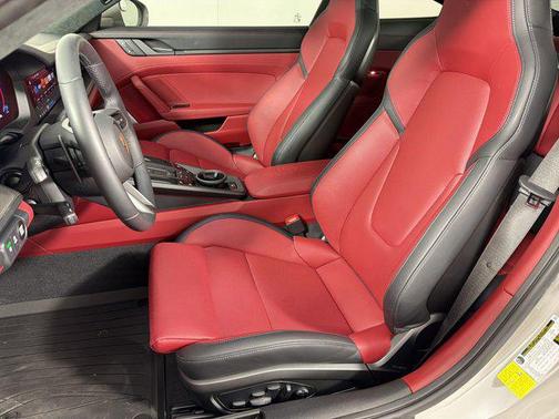 2026 Porsche 911 Carrera 4 GTS