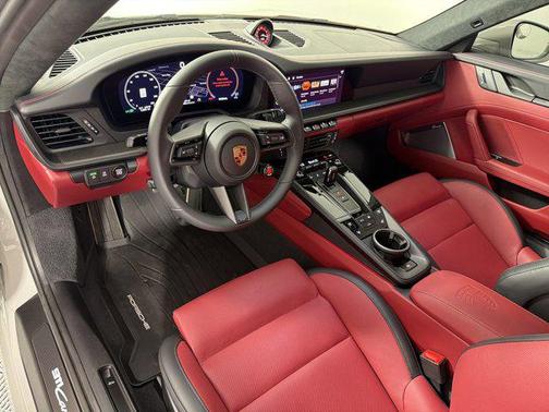 2026 Porsche 911 Carrera 4 GTS