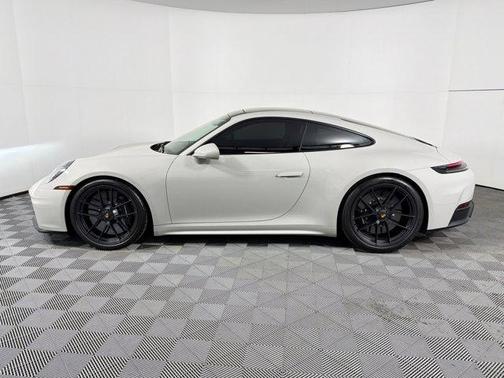 2026 Porsche 911 Carrera 4 GTS