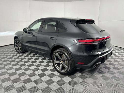 2025 Porsche Macan Base