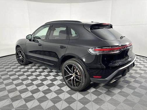 2025 Porsche Macan Base
