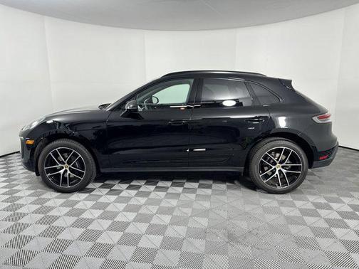 2025 Porsche Macan Base