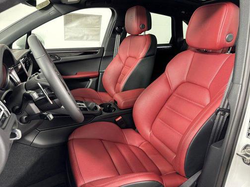 2025 Porsche Macan AWD