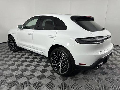 2025 Porsche Macan AWD