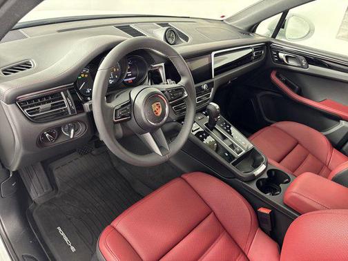 2025 Porsche Macan AWD