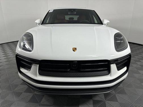 2025 Porsche Macan AWD