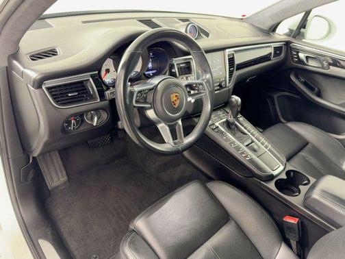 2017 Porsche Macan Turbo
