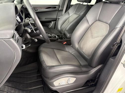 White 2022 Porsche Macan Macan