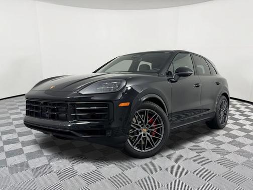 Chromite Black Metallic 2026 Porsche Cayenne S