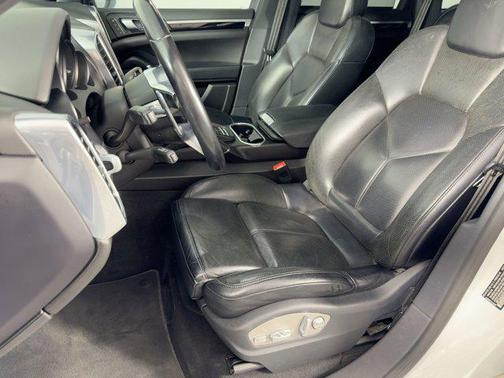 2018 Porsche Cayenne Platinum Edition