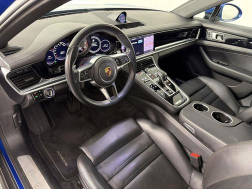 Sapphire Blue Metallic 2019 Porsche Panamera 4