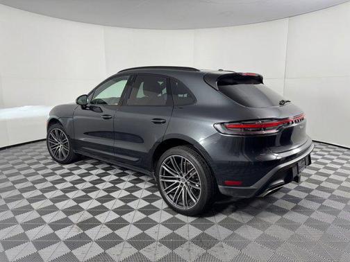 2025 Porsche Macan AWD
