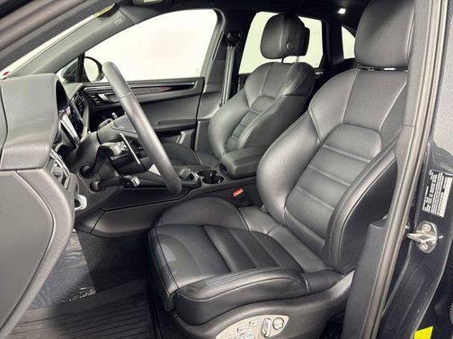 2025 Porsche Macan AWD