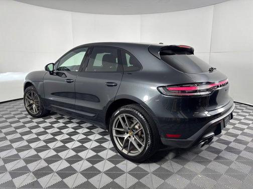 2025 Porsche Macan AWD