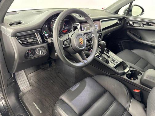 2025 Porsche Macan AWD