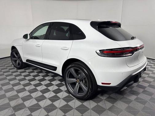 2026 Porsche Macan AWD