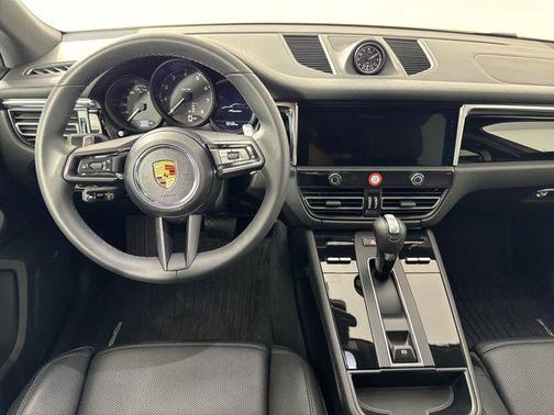2025 Porsche Macan AWD