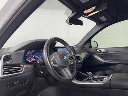 Mineral White Metallic 2023 BMW X5 xDrive40i