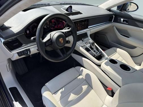Gentian Blue Metallic 2023 Porsche Panamera GTS