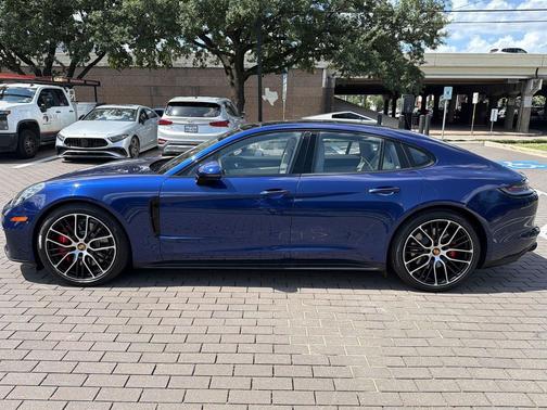 Gentian Blue Metallic 2023 Porsche Panamera GTS