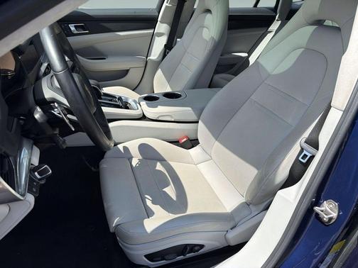 Gentian Blue Metallic 2023 Porsche Panamera GTS