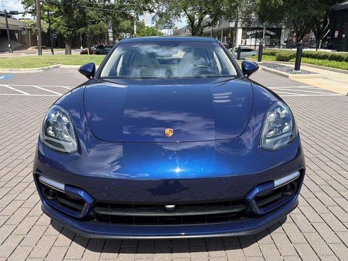 Gentian Blue Metallic 2023 Porsche Panamera GTS