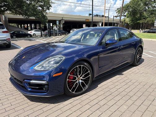 Gentian Blue Metallic 2023 Porsche Panamera GTS