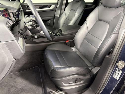 Algarve Blue Metallic 2024 Porsche Cayenne Cayenne