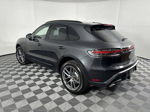 2025 Porsche Macan AWD