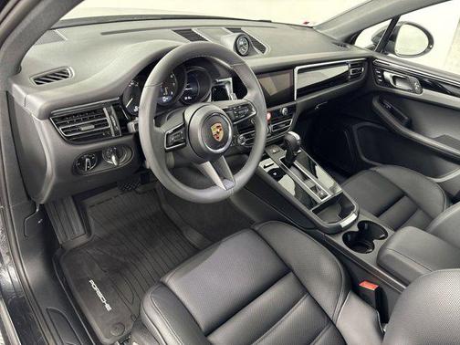 2025 Porsche Macan AWD
