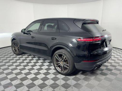 2023 Porsche Cayenne Platinum Edition