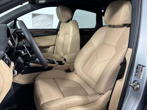 2025 Porsche Macan AWD