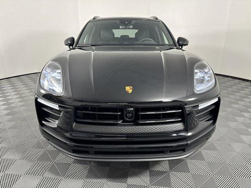 2025 Porsche Macan AWD