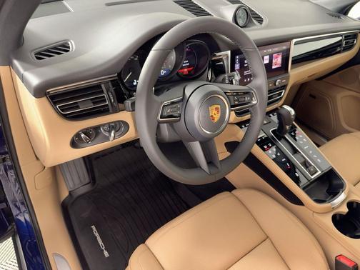Gentian Blue Metallic 2026 Porsche Macan Macan