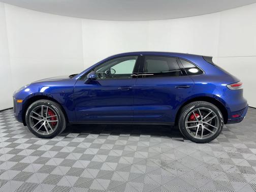 Gentian Blue Metallic 2026 Porsche Macan Macan