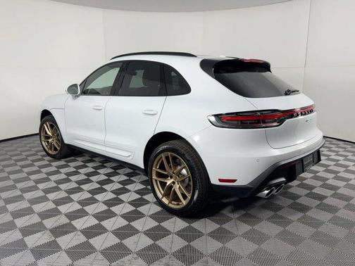 2026 Porsche Macan AWD