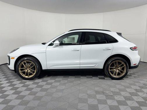 2026 Porsche Macan AWD