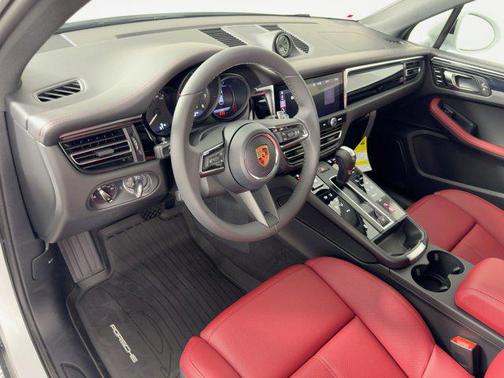 2026 Porsche Macan AWD