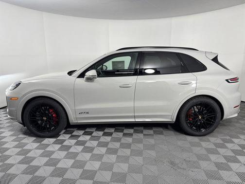 2025 Porsche Cayenne GTS