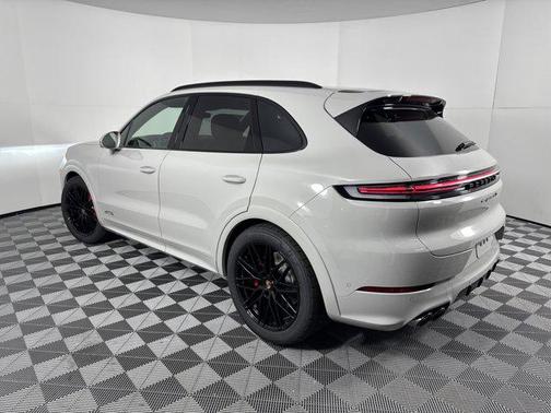 2025 Porsche Cayenne GTS
