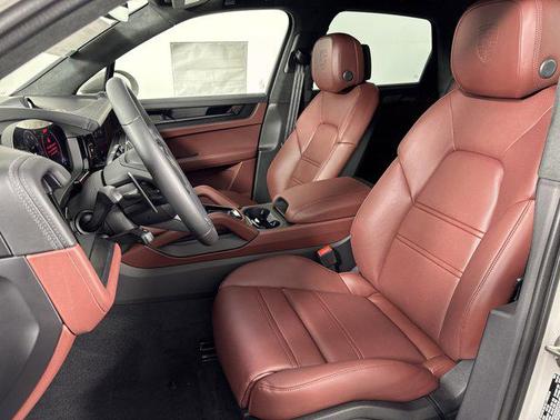 2025 Porsche Cayenne GTS