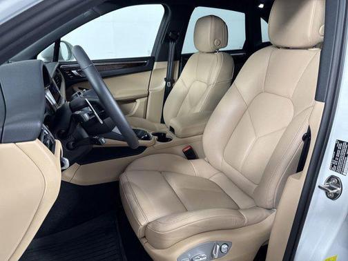 2025 Porsche Macan AWD