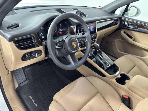 2025 Porsche Macan AWD