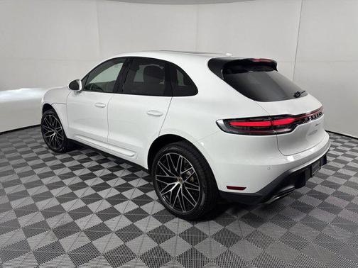 2025 Porsche Macan AWD
