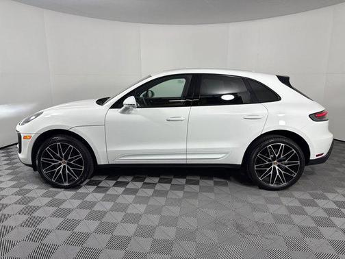 2025 Porsche Macan AWD