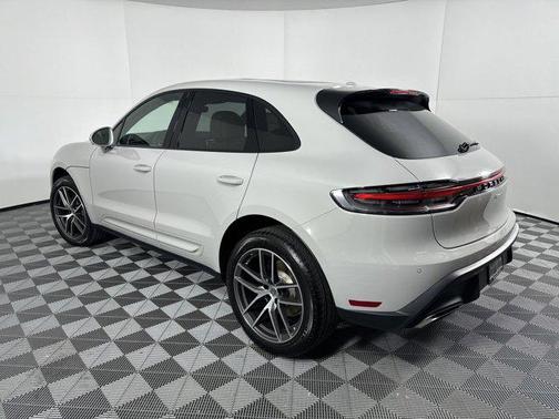 2025 Porsche Macan AWD