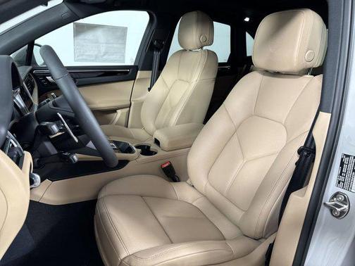 2025 Porsche Macan AWD