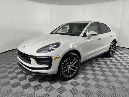 2025 Porsche Macan AWD